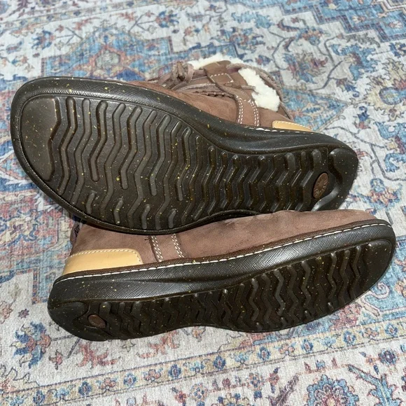 UGG Booties (7), Australia 5587 Brown Suede Leather Sheepskin - Picture 9 of 16